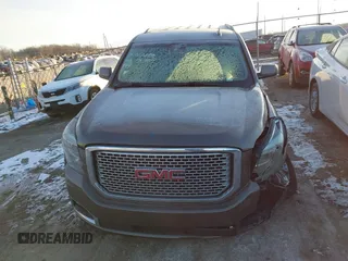 2016 GMC Yukon XL Denali with VIN 1GKS2HKJ8GR432174, listed as a IAAI auction lot 41411844 with 187,258 mi miles and . Bid and sale history available at carsss.com. Image 12.