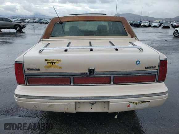 1995 Lincoln Town Car Cartier z VIN 1LNLM83W2SY603452, wystawiony jako Copart lot #55756595 z przebiegiem 243 394 mil mil oraz Szkoda całkowita • Salvage title. Historia ofert i sprzedaży dostępna na DreamBid. Obrazek 6.