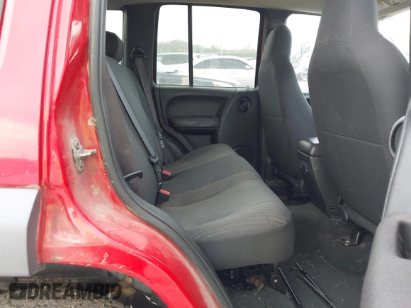 2003 Jeep Liberty Sport with VIN 1J4GL48K03W608325, listed as a IAAI auction lot 42033270 with 210,609 mi miles. Bid and sale history available at carsss.com. Image 8.