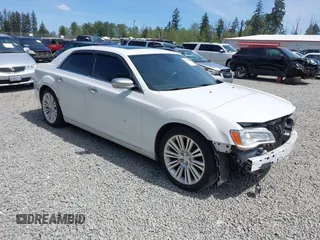 2012 Chrysler 300 Limited z VIN 2C3CCACGXCH232645, wystawiony jako IAAI lot #42214043 z przebiegiem 131 934 mil mil oraz . Historia ofert i sprzedaży dostępna na DreamBid. Obrazek 1.