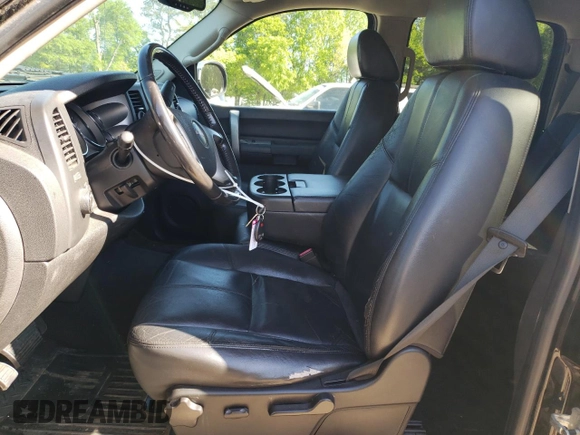 2008 GMC Sierra 1500 SLE1 z VIN 2GTEC13J481221950, wystawiony jako Copart lot #53019675 z przebiegiem 266 756 mil mil oraz Szkody całkowita. Historia ofert i sprzedaży dostępna na DreamBid. Obrazek 7.