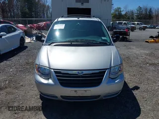 2006 Chrysler Town & Country LWB Touring with VIN 2A4GP54LX6R844499, listed as a IAAI auction lot 42082846 with 133,091 mi miles. Bid and sale history available at carsss.com. Image 6.