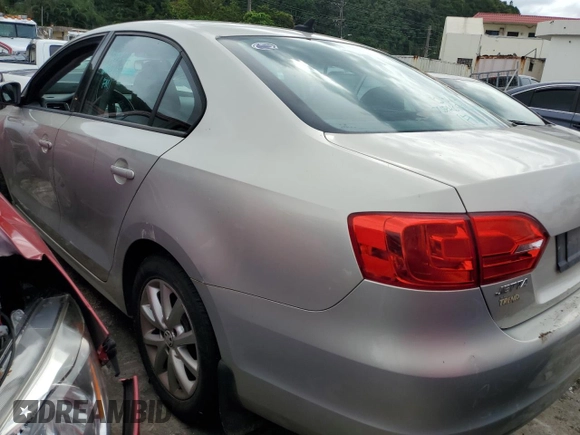 2011 Volkswagen Jetta SE z VIN 3VWDZ7AJXBM110445, wystawiony jako Copart lot #86899864 z przebiegiem Nie podano mil oraz Nie do naprawy • Non repairable. Historia ofert i sprzedaży dostępna na DreamBid. Obrazek 2.