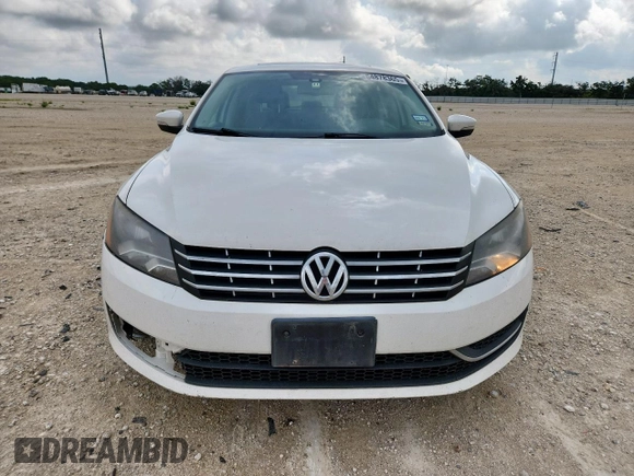 2014 Volkswagen Passat SE z VIN 1VWBN7A38EC076113, wystawiony jako Copart lot #64878365 z przebiegiem 162 833 mil mil oraz Czysty tytuł • Clean title. Historia ofert i sprzedaży dostępna na DreamBid. Obrazek 5.