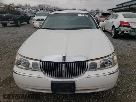 2001 Lincoln Town Car Cartier L z VIN 1LNHM85W11Y610538, wystawiony jako Copart lot #47881055 z przebiegiem 139 032 mil mil oraz Szkoda całkowita • Salvage title. Historia ofert i sprzedaży dostępna na DreamBid. Obrazek 5.