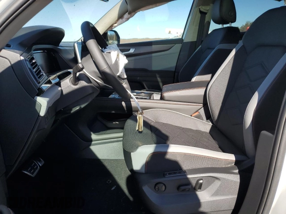 2024 Volkswagen Atlas Peak Edition SEL with VIN 1V2GR2CA5RC555587, listed as a Copart auction lot 79691804 with 5,318 mi miles and Salvage title. Bid and sale history available at DreamBid. Image 7.