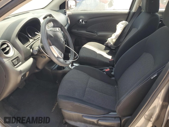 2016 Nissan Versa SV z VIN 3N1CN7AP1GL871542, wystawiony jako Copart lot #59985745 z przebiegiem 70 484 mil mil oraz Czysty tytuł • Clean title. Historia ofert i sprzedaży dostępna na DreamBid. Obrazek 7.
