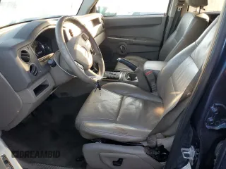 2010 Jeep Commander Sport z VIN 1J4RH4GK9AC122462, wystawiony jako Copart lot #85060484 z przebiegiem 178 901 mil mil oraz Szkoda całkowita • Salvage title. Historia ofert i sprzedaży dostępna na DreamBid. Obrazek 7.