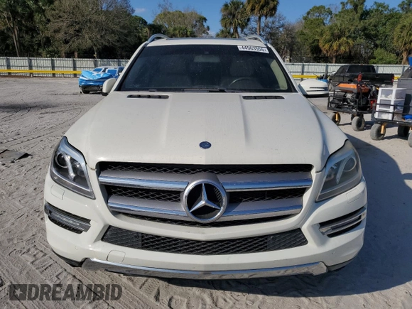 2013 Mercedes-Benz GL 450 z VIN 4JGDF7CE7DA181111, wystawiony jako Copart lot #44963555 z przebiegiem 114 517 mil mil oraz Czysty tytuł • Clean title. Historia ofert i sprzedaży dostępna na DreamBid. Obrazek 5.