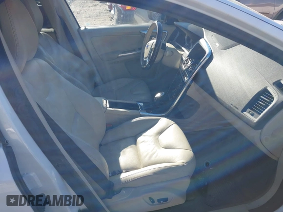 2013 Volvo XC60 T6 with VIN YV4902DZ8D2420737, listed as a IAAI auction lot 41986161 with 165,954 mi miles. Bid and sale history available at carsss.com. Image 5.