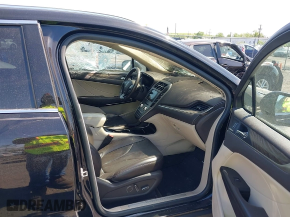 2019 Lincoln MKC Reserve with VIN 5LMTJ3DH6KUL07611, listed as a IAAI auction lot 42207705 with Not Provided miles and . Bid and sale history available at DreamBid. Image 5.