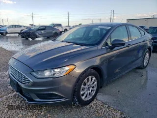 2018 Ford Fusion S z VIN 3FA6P0G76JR253839, wystawiony jako Copart lot #53930255 z przebiegiem 49 281 mil mil oraz Szkoda całkowita • Salvage title. Historia ofert i sprzedaży dostępna na DreamBid. Obrazek 1.