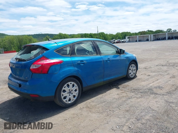 2012 Ford Focus SE z VIN 1FAHP3K29CL230126, wystawiony jako IAAI lot #42306310 z przebiegiem 143 981 mil mil oraz . Historia ofert i sprzedaży dostępna na DreamBid. Obrazek 4.