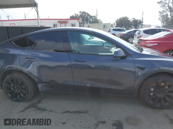 2022 Tesla Model Y Long Range z VIN 7SAYGDEE6NF364994, wystawiony jako IAAI lot #42322587 z przebiegiem 41 572 mil mil oraz . Historia ofert i sprzedaży dostępna na DreamBid. Obrazek 14.