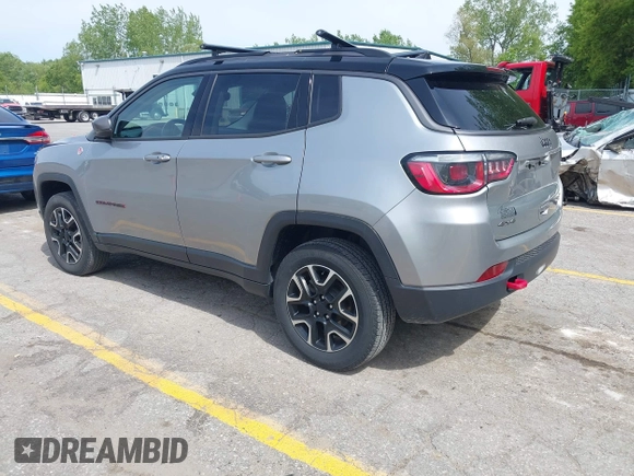 2020 Jeep Compass Trailhawk z VIN 3C4NJDDB0LT221532, wystawiony jako IAAI lot #42310215 z przebiegiem 78 464 mil mil oraz . Historia ofert i sprzedaży dostępna na DreamBid. Obrazek 3.