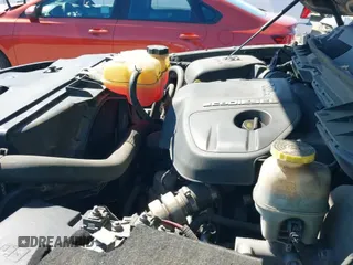 2017 Ram 1500 Laramie z VIN 1C6RR7NM1HS872955, wystawiony jako IAAI lot #43334220 z przebiegiem 142 931 mil mil oraz . Historia ofert i sprzedaży dostępna na DreamBid. Obrazek 19.