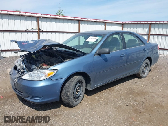 2004 Toyota Camry LE z VIN JTDBE32K140260522, wystawiony jako IAAI lot #42476400 z przebiegiem 152 466 mil mil oraz . Historia ofert i sprzedaży dostępna na DreamBid. Obrazek 2.
