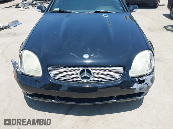 2001 Mercedes-Benz SLK 230/320 with VIN WDBKK65F81F218476, listed as a IAAI auction lot 42450368 with 121,640 mi miles and . Bid and sale history available at DreamBid. Image 6.