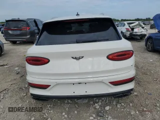 2021 Bentley Bentayga V8 z VIN SJAAM2ZV6MC033822, wystawiony jako Copart lot #60594003 z przebiegiem Nie podano mil oraz . Historia ofert i sprzedaży dostępna na DreamBid. Obrazek 6.