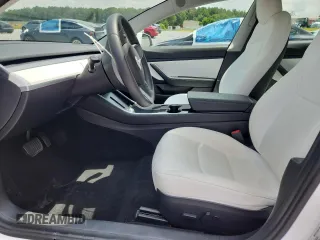 2020 Tesla Model 3 Standard Range Plus z VIN 5YJ3E1EA5LF599103, wystawiony jako Copart lot #59159465 z przebiegiem 32 614 mil mil oraz Czysty tytuł • Clean title. Historia ofert i sprzedaży dostępna na DreamBid. Obrazek 7.