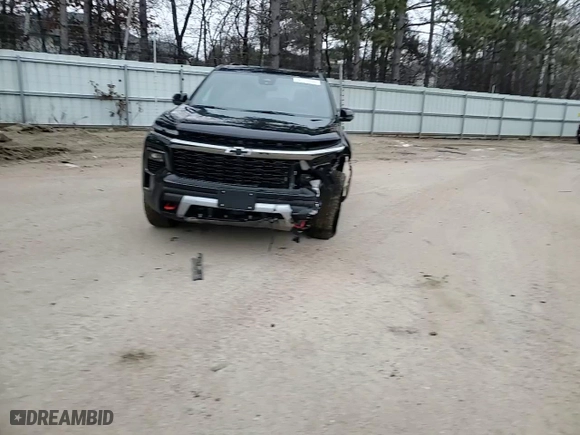 2024 Chevrolet Traverse AWD Z71 with VIN 1GNEVJKS9RJ215340, listed as a Copart auction lot 84172694 with 4,700 mi miles and Salvage Title. Bid and sale history available at carsss.com. Image 10.
