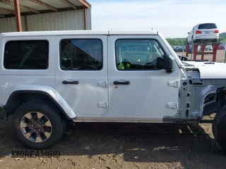 2018 Jeep Wrangler Unlimited Sahara z VIN 1C4HJXEG0JW321355, wystawiony jako IAAI lot #42343112 z przebiegiem 102 457 mil mil oraz . Historia ofert i sprzedaży dostępna na DreamBid. Obrazek 14.