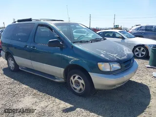 1998 Toyota Sienna LE with VIN 4T3ZF13CXWU023663, listed as a IAAI auction lot 42011727 with 214,972 mi miles. Bid and sale history available at carsss.com. Image 1.