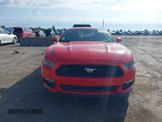 2015 Ford Mustang EcoBoost z VIN 1FA6P8TH2F5305684, wystawiony jako IAAI lot #42134264 z przebiegiem 108 910 mil mil oraz . Historia ofert i sprzedaży dostępna na DreamBid. Obrazek 12.