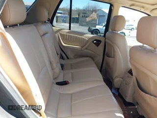 2000 Mercedes-Benz M-Class with VIN 4JGAB54E5YA165724, listed as a IAAI auction lot 42001654 with 138,997 mi miles. Bid and sale history available at carsss.com. Image 8.