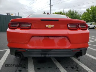 2020 Chevrolet Camaro 1LS z VIN 1G1FB1RX9L0103019, wystawiony jako Copart lot #59582715 z przebiegiem 54 890 mil mil oraz Czysty tytuł • Clean title. Historia ofert i sprzedaży dostępna na DreamBid. Obrazek 6.