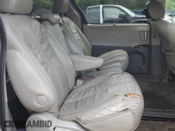 2011 Toyota Sienna XLE AAS z VIN 5TDYK3DC1BS165154, wystawiony jako Copart lot #57044235 z przebiegiem 232 461 mil mil oraz Szkoda całkowita • Salvage title. Historia ofert i sprzedaży dostępna na DreamBid. Obrazek 11.