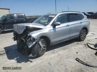 2020 Volkswagen Tiguan SE with VIN 3VV3B7AX0LM163388, listed as a Copart auction lot 50042615 with 157,904 mi miles and Salvage Title. Bid and sale history available at carsss.com. Image 1.