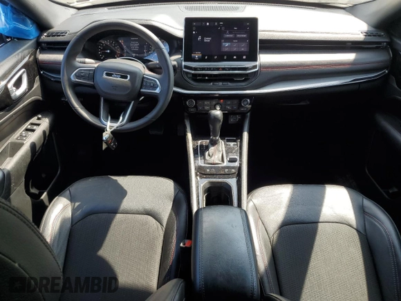 2023 Jeep Compass Trailhawk z VIN 3C4NJDDN1PT527851, wystawiony jako Copart lot #65566035 z przebiegiem 52 811 mil mil oraz Czysty tytuł • Clean title. Historia ofert i sprzedaży dostępna na DreamBid. Obrazek 8.