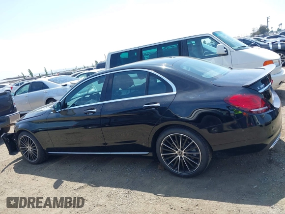 2019 Mercedes-Benz C 300 z VIN 55SWF8DB4KU309251, wystawiony jako IAAI lot #42391572 z przebiegiem 28 757 mil mil oraz . Historia ofert i sprzedaży dostępna na DreamBid. Obrazek 14.