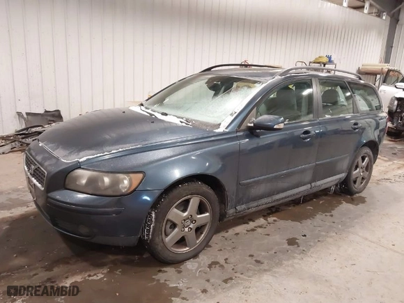2005 Volvo V50 with VIN YV1MJ682852096117, listed as a IAAI auction lot 41532856 with 122,262 mi miles. Bid and sale history available at carsss.com. Image 2.