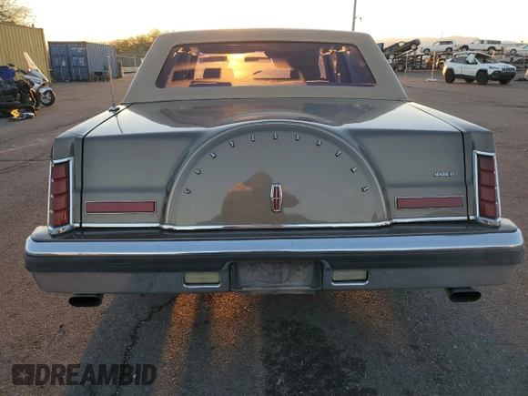 1980 Lincoln Continental with VIN 0Y90G643044, listed as a Copart auction lot 80618964 with 14,372 mi miles and Clean Title. Bid and sale history available at DreamBid. Image 6.