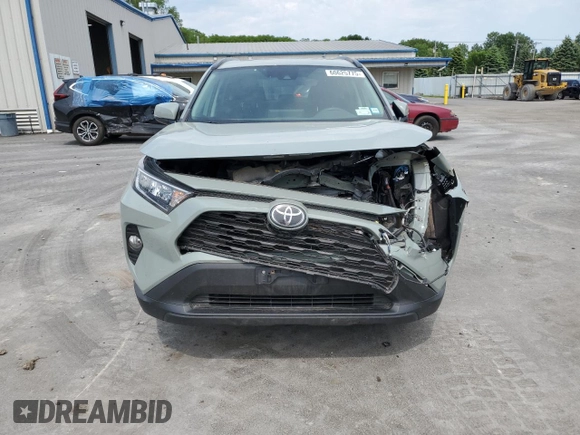 2020 Toyota RAV4 XLE with VIN 2T3P1RFV0LW130251, listed as a Copart auction lot 60625775 with 82,985 mi miles and Salvage title. Bid and sale history available at DreamBid. Image 5.