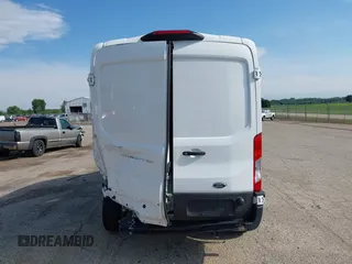 2023 Ford Transit z VIN 1FTBW9CG7PKB84159, wystawiony jako IAAI lot #42772115 z przebiegiem 6 945 mil mil oraz . Historia ofert i sprzedaży dostępna na DreamBid. Obrazek 16.