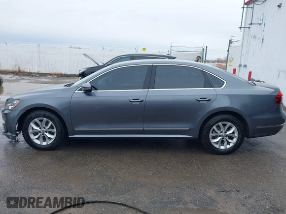 2017 Volkswagen Passat S z VIN 1VWAT7A3XHC071775, wystawiony jako IAAI lot #41775028 z przebiegiem 58 945 mil mil oraz . Historia ofert i sprzedaży dostępna na DreamBid. Obrazek 15.
