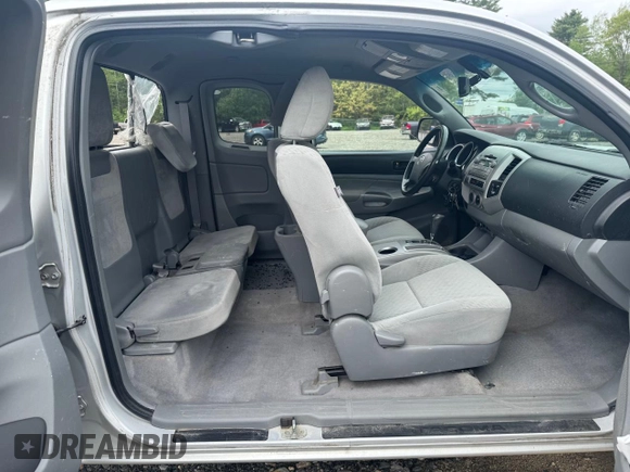 2010 Toyota Tacoma z VIN 5TEUU4EN8AZ748031, wystawiony jako Copart lot #57866505 z przebiegiem 293 983 mil mil oraz Czysty tytuł • Clean title. Historia ofert i sprzedaży dostępna na DreamBid. Obrazek 6.