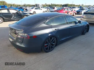 2016 Tesla Model S 90D с VIN 5YJSA1E4XGF139295, выставлен на аукционе IAAI как лот 41292861 с пробегом 72 235 миль миль и . История ставок и продаж доступна на DreamBid. Изображение 4.