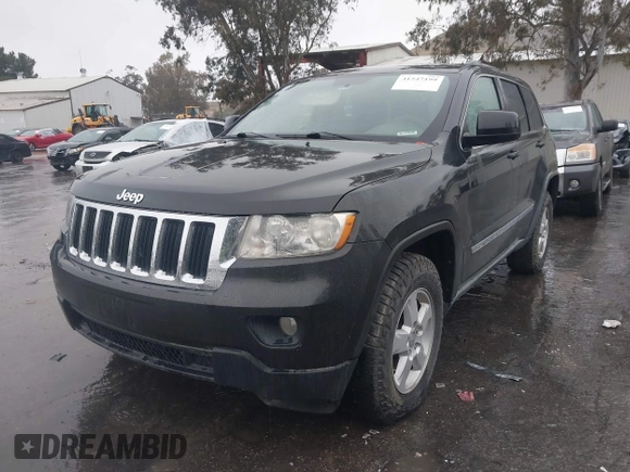2011 Jeep Grand Cherokee Laredo z VIN 1J4RR4GG1BC566381, wystawiony jako IAAI lot #41547199 z przebiegiem 215 157 mil mil oraz . Historia ofert i sprzedaży dostępna na DreamBid. Obrazek 2.