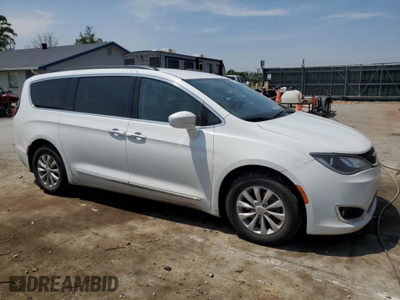 2017 Chrysler Pacifica Touring L with VIN 2C4RC1BG8HR526778, listed as a Copart auction lot 55334255 with 241,302 mi miles and Salvage Title. Bid and sale history available at DreamBid. Image 4.