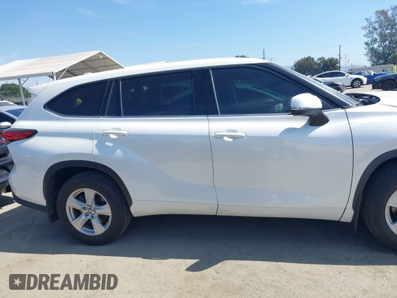 2020 Toyota Highlander L z VIN 5TDCZRAH1LS504828, wystawiony jako IAAI lot #41851081 z przebiegiem 17 695 mil mil oraz . Historia ofert i sprzedaży dostępna na DreamBid. Obrazek 13.