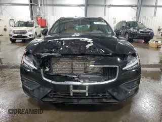 2020 Volvo V60 Momentum z VIN YV1102EK2L2361873, wystawiony jako Copart lot #47556795 z przebiegiem 55 975 mil mil oraz Szkoda całkowita • Salvage title. Historia ofert i sprzedaży dostępna na DreamBid. Obrazek 5.