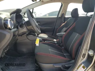 2024 Nissan Versa SR z VIN 3N1CN8FV2RL894585, wystawiony jako Copart lot #54361375 z przebiegiem 1 138 mil mil oraz Szkoda całkowita • Salvage title. Historia ofert i sprzedaży dostępna na DreamBid. Obrazek 7.