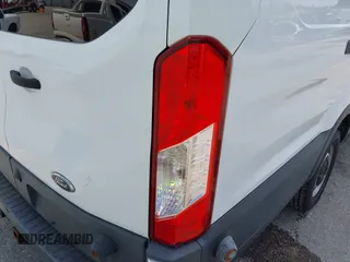 2015 Ford Transit z VIN 1FTNR3XVXFKB29374, wystawiony jako IAAI lot #42681987 z przebiegiem 190 430 mil mil oraz . Historia ofert i sprzedaży dostępna na DreamBid. Obrazek 6.