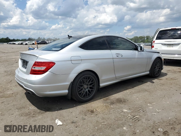 2013 Mercedes-Benz C 350 с VIN WDDGJ5HB5DG151711, выставлен на аукционе Copart как лот 56459235 с пробегом 67 714 миль миль и Списание • Salvage title. История ставок и продаж доступна на DreamBid. Изображение 3.