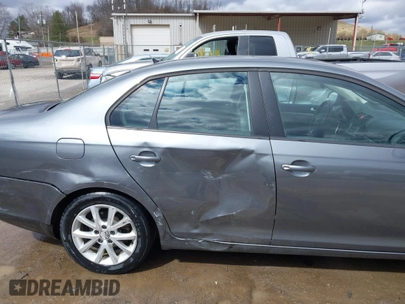 2010 Volkswagen Jetta SE with VIN 3VWRZ7AJ5AM162053, listed as a IAAI auction lot 41811153 with 141,988 mi miles and . Bid and sale history available at DreamBid. Image 6.