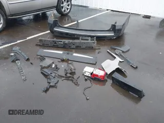 2017 Chevrolet Suburban Premier z VIN 1GNSKJKC4HR162261, wystawiony jako IAAI lot #41593672 z przebiegiem 100 136 mil mil oraz . Historia ofert i sprzedaży dostępna na DreamBid. Obrazek 12.